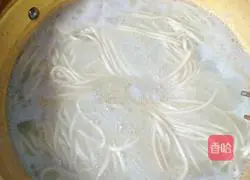 Illustration of making braised noodles with beans and eggs 14 