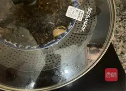 Illustration of how to make pork with pickles 12