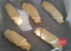 Illustration of how to make butter rolls 9