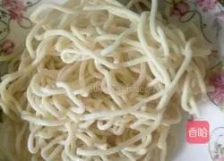 Illustration of how to make fried kimchi shreds with udon noodles 3