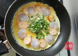 Chinese style simple shrimp and egg pizza recipe illustration 3
