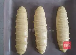 Illustration of how to make light cream caterpillar bread 15