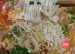 Illustration of making kimchi noodles 1