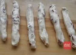 Illustration of how to make fancy hawthorn bread 8