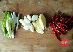 Recipe for Stir-fried Spicy Chicken Illustration 3