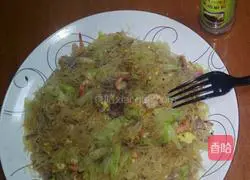 Illustration of how to make black pepper fried rice noodles 6