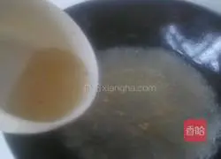 Illustration of how to make egg soup 9