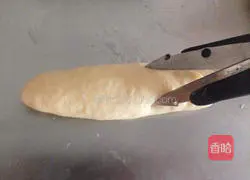 Illustration of how to make bacon bread 6