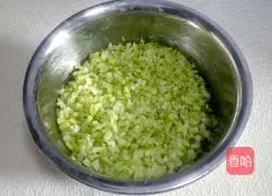 Illustration of how to make fried green radish balls 3