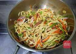 Illustration of Xinjiang Fried Noodles with Tiaozi 9