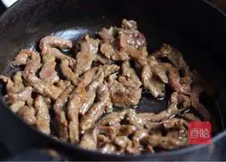 Illustration of how to make beef tenderloin with Hangzhou pepper 4