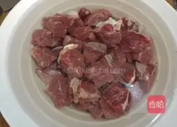 Illustration of how to make curry beef stew with potatoes 1