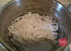 Illustration of how to make stir-fried udon noodles with black pepper beef tenderloin 3