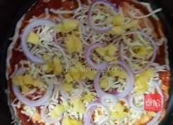 Illustration of how to make Hawaiian fruit pizza 4