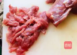 Illustration of how to make lotus white fungus with oily meat 1