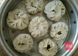 Illustration of how to make steamed buns with pork and vegetables 18