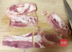 Illustration of how to make bacon rolls 1