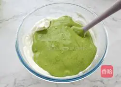 Illustration of how to make matcha cream cake roll 10