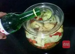 Illustration of making homemade Sichuan pickles 6