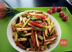 Illustration of how to make celery and dried tofu 15