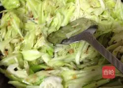 Illustration of how to stir-fry lotus root with oil residue 4