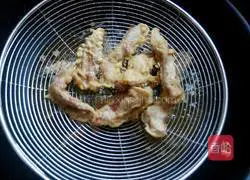 Illustration of how to make fried crispy pork 6