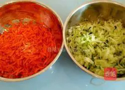 Illustration of how to make fried carrot balls and white radish balls 1