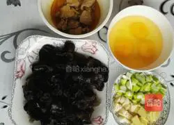 Illustration of how to make Mushu meat slices 1