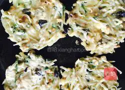 Illustration of how to make special potato shredded cake 3