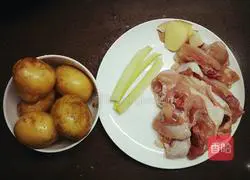 Illustration of how to make Braised Chicken Legs with Potatoes in Tagine Pot 1