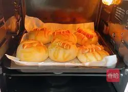 Illustration of how to make corn ham bread 8