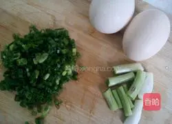 Illustration of how to make fried rice noodles with eggs 2