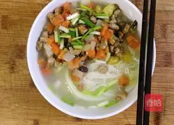 Illustration of how to make pickled pepper and diced pork and steamed noodles 8
