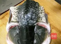 Illustration of how to make cabbage, tofu and fish head soup 1