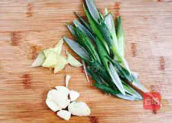 Illustration of how to make spicy fish in dry pot 5