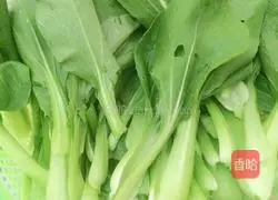 Illustration of how to make stir-fried Shanghai greens 1