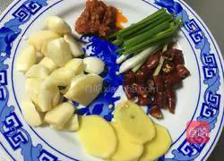 Illustration of how to make fried shredded eel with wild rice 4