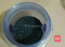 Illustration of how to make peanut and sesame sugar buns 4