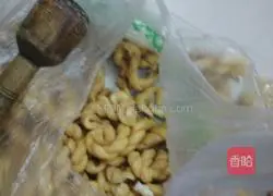 Illustration of making homemade bread crumbs 1