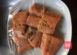 Illustration of how to fry salmon 5