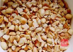 Illustration of how to make peanut black sesame candy 1