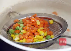 Illustration of how to make crystal shrimp steamed dumplings 3