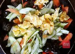 Illustration of how to make stir-fried Mushu Pork 8