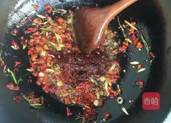 Illustration of how to make Xinjiang fried rice noodles 5