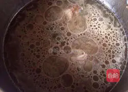  Illustration of how to make elbow rolls with secret sauce 3