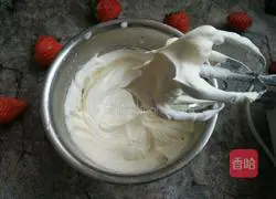 Strawberry Cake Box Recipe Illustration 14