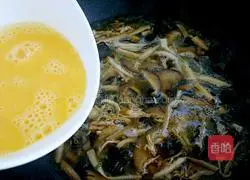 Illustration of how to make braised noodles with shredded chicken 10