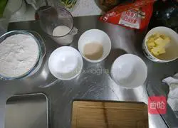 Black sesame yogurt quick-hand Fenma cake (12 cakes) recipe illustration 1