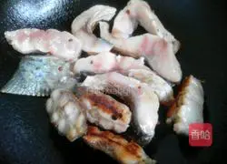 Illustration of how to make pan-fried fish fillets 3