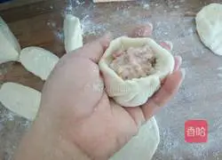 Illustration of how to make fried pork buns 7